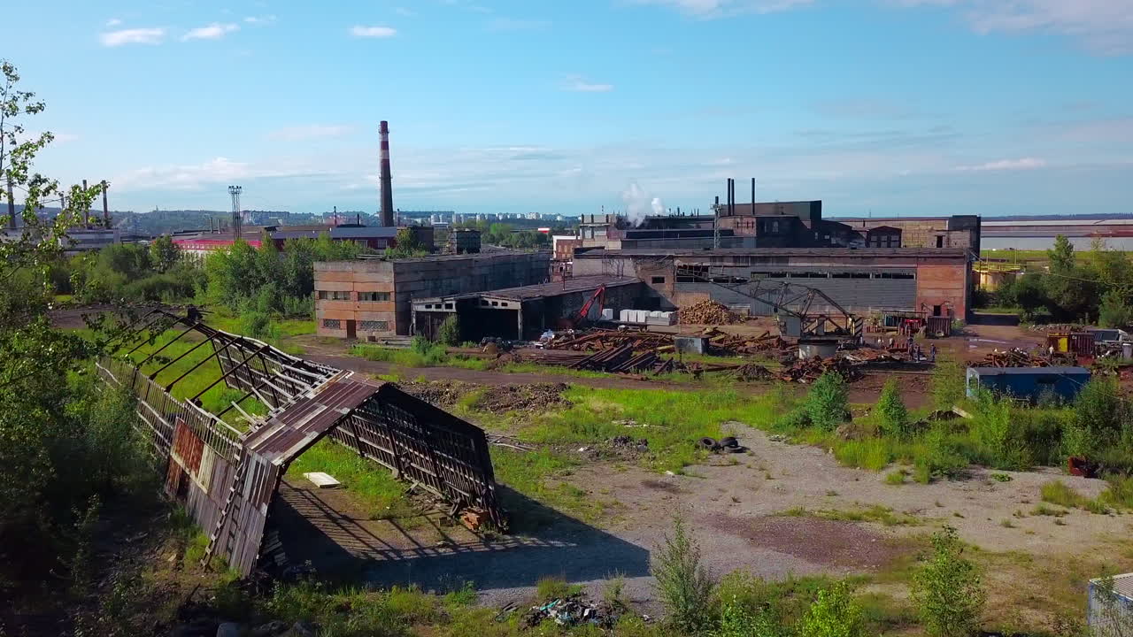 заброшенный промышленный комплекс