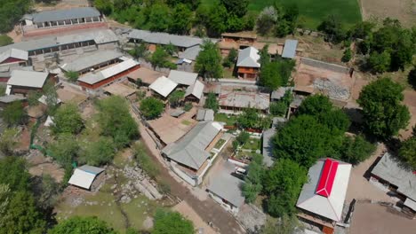 Antena-Sobre-Los-Tejados-De-La-Aldea-En-El-Valle-De-Kalash-En-Pakistán