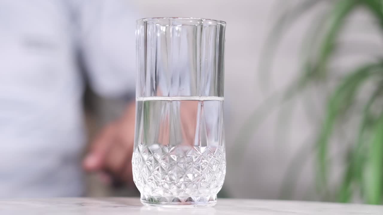 un vaso de agua