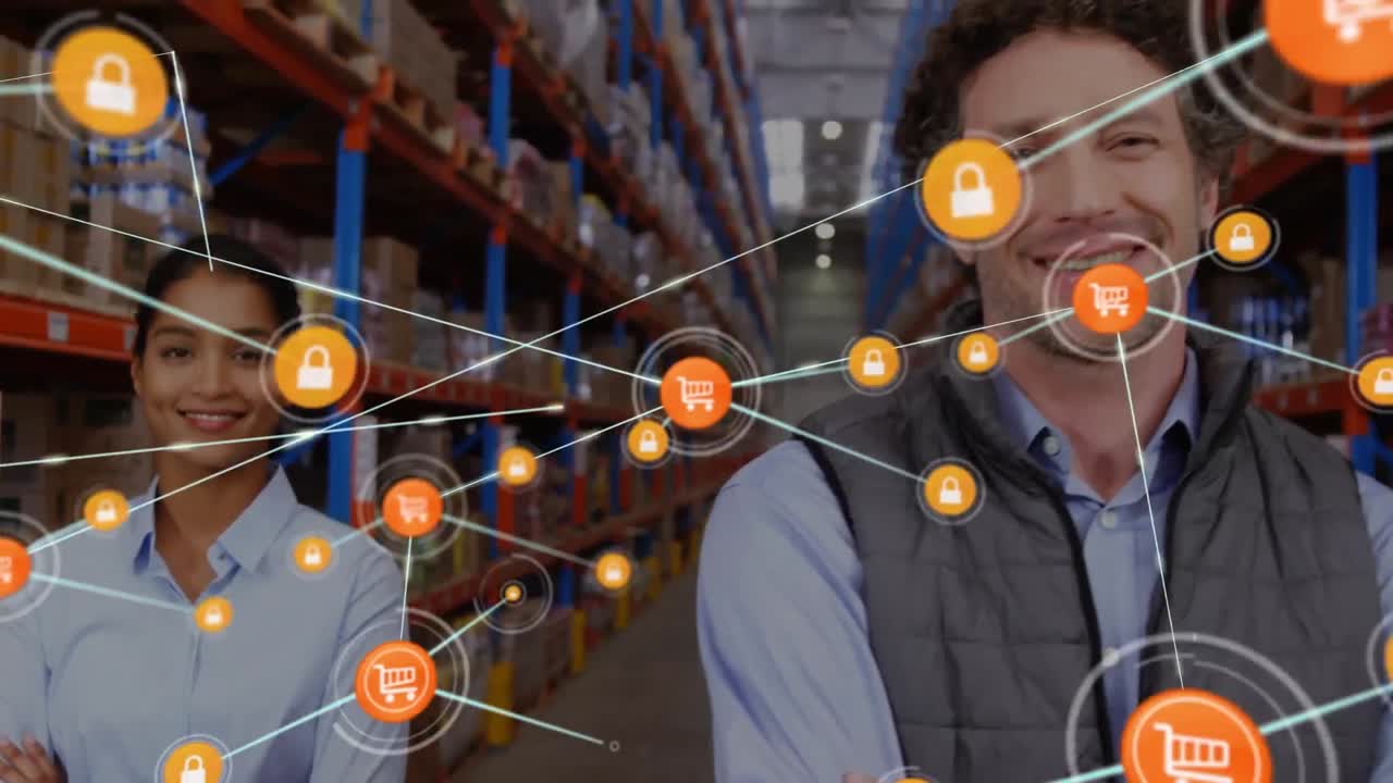 анимация сети цифровых икон против разнообразной команды руководителей, улыбающихся на складе.