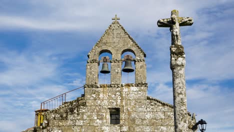 Der-Alte-Glockenturm-Von-San-Pedro-Solbeira,-Xinzo-De-Limia,-Ourense,-Galizien,-Spanien