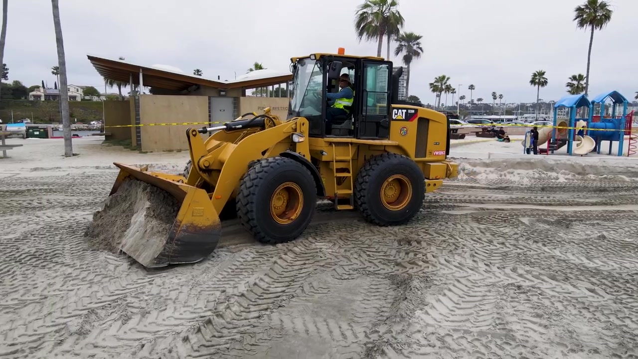 Vista aérea de un tractor trabajando en una obra de construcción