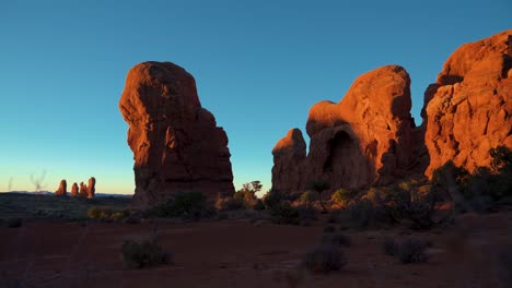 Amanecer-En-Doble-Arco,-Parque-Nacional-Arches