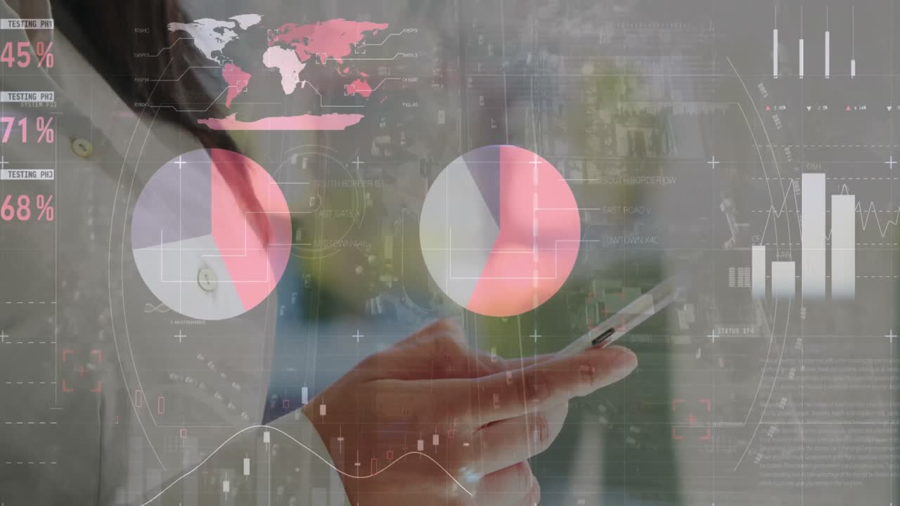 animación del procesamiento de datos sobre una mujer de negocios caucásica que usa un teléfono inteligente