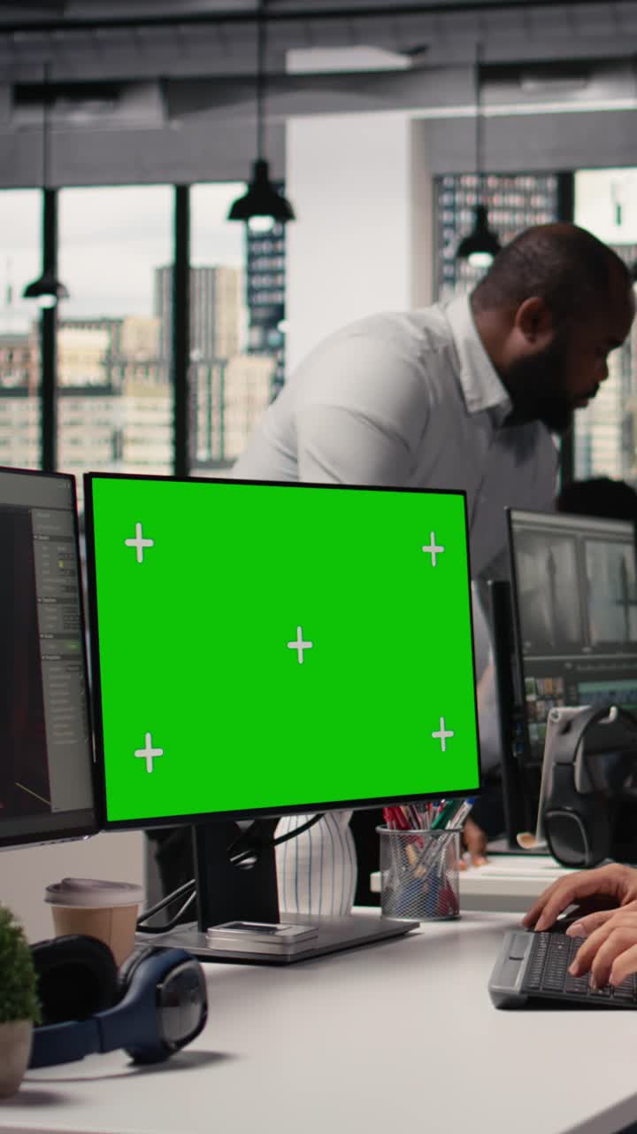 Vertikal video: Chroma Key mockup og rumtema-videospilinterface