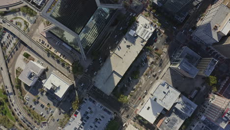 jacksonville florida vista aérea v14 vista de pájaro de rascacielos, estacionamiento y tráfico durante el día - marzo de 2020