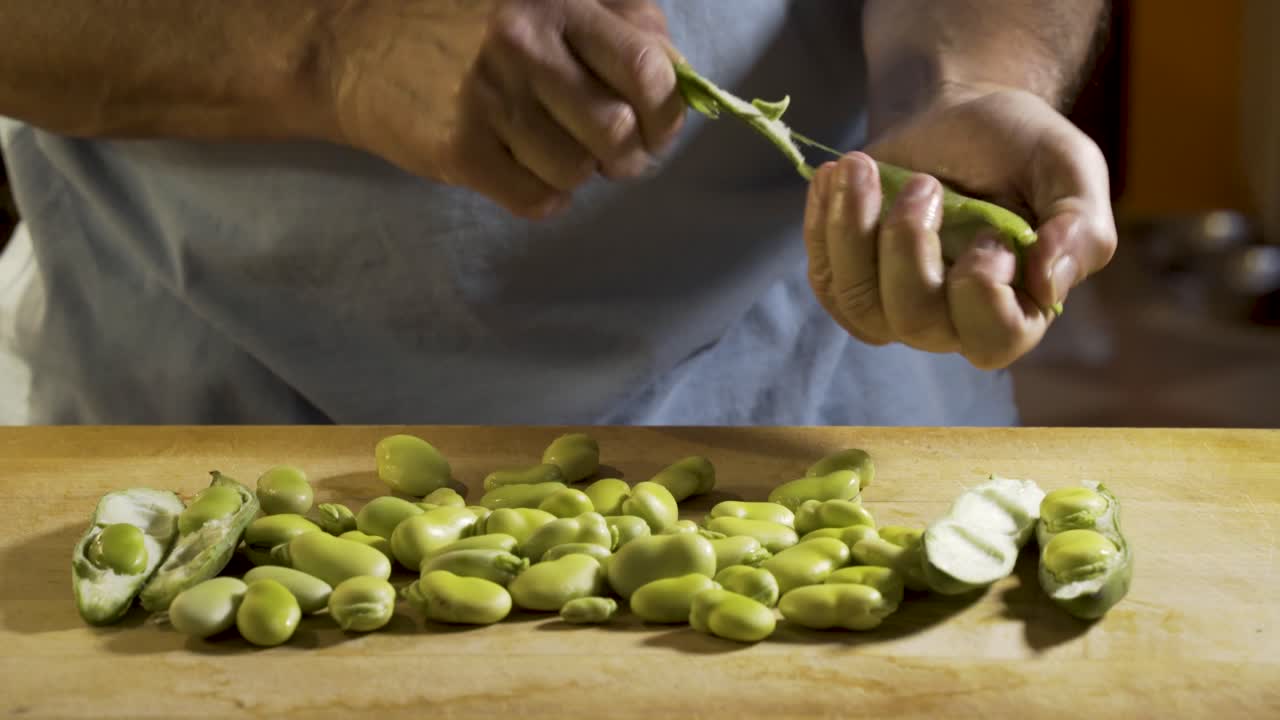 Preparing fava beans