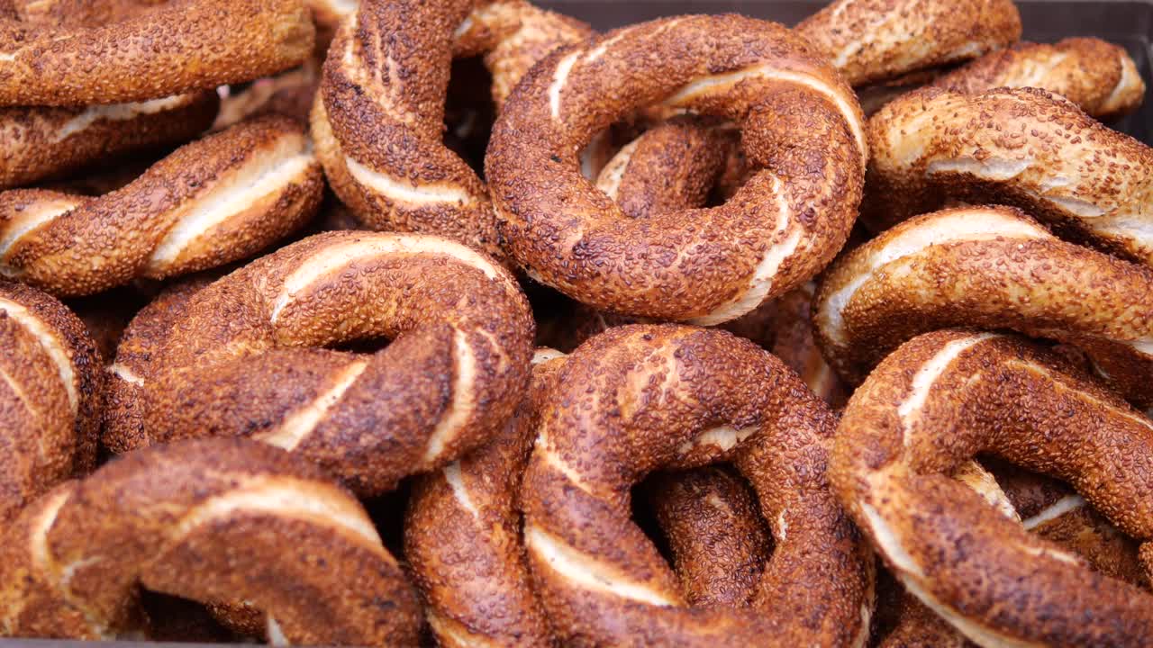 신선하고 구운 터키 시미트의 클로즈업