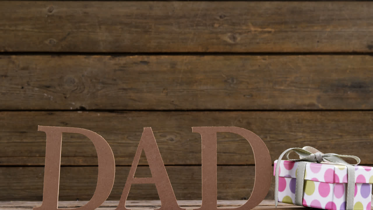 Text dad with gift box