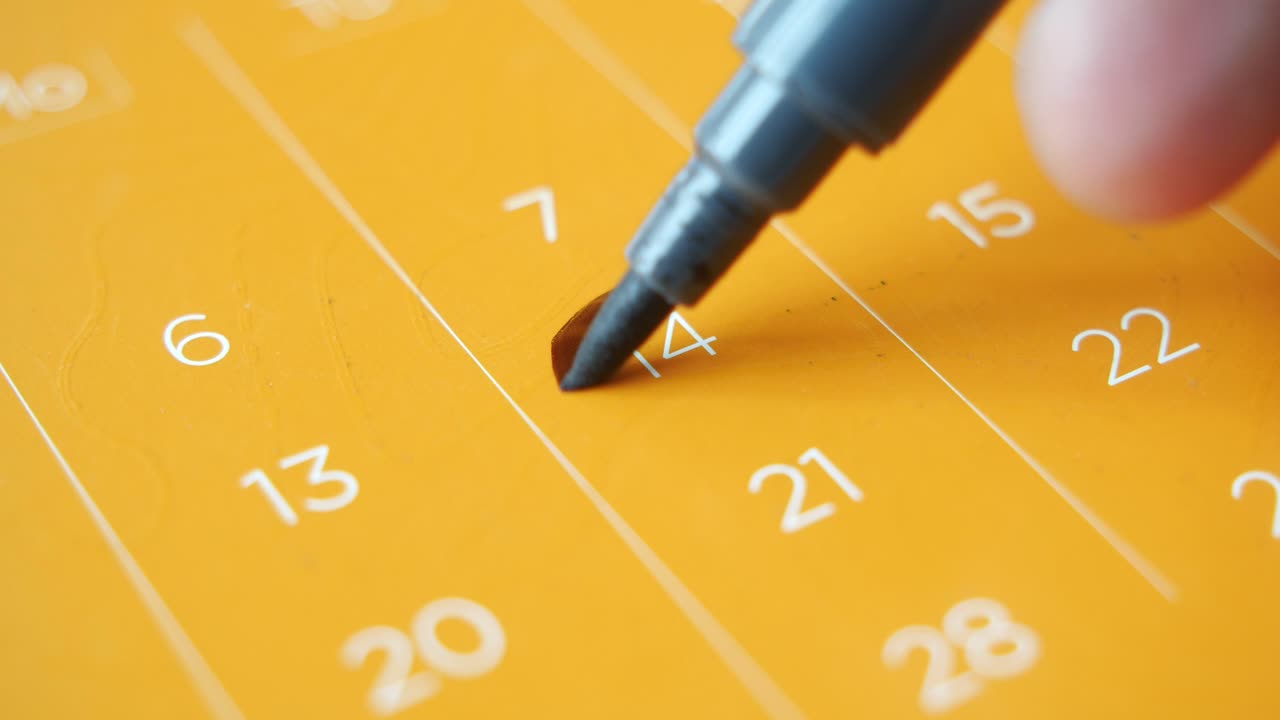 primer plano de un calendario con una fecha marcada con un círculo