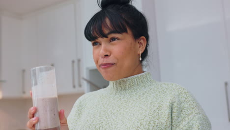 salud, nutrición y beber batido con la mujer
