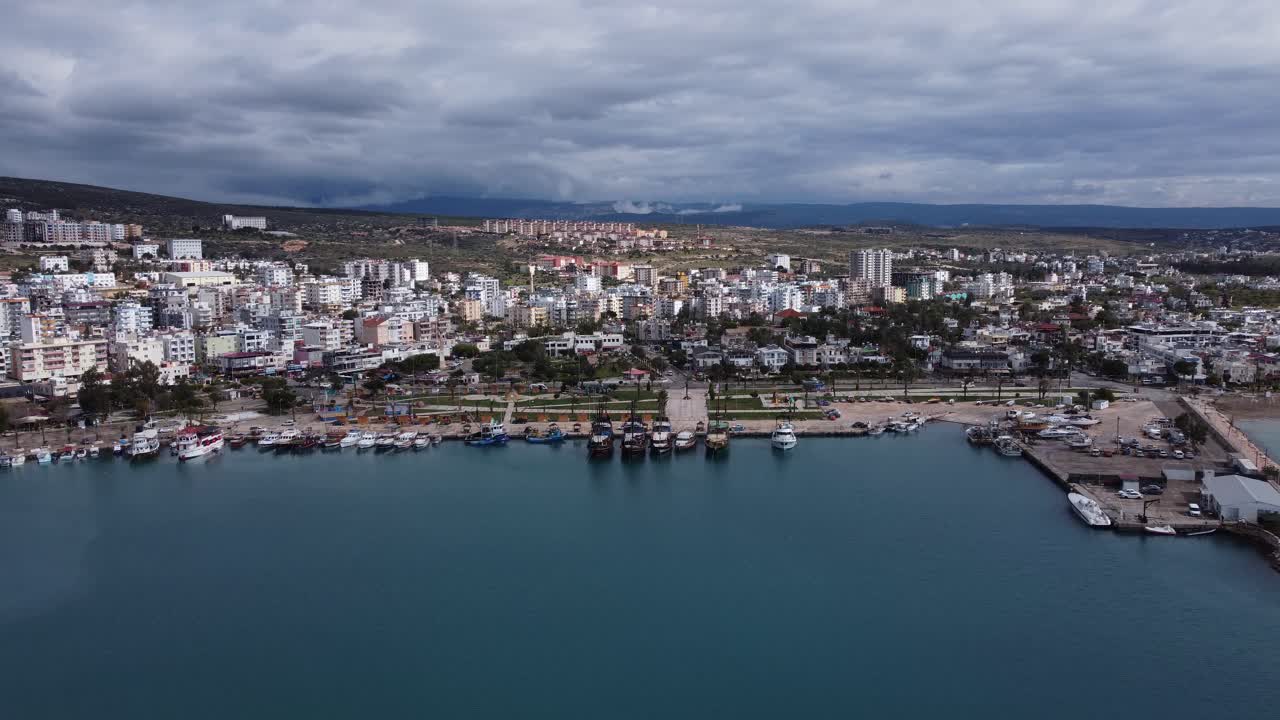avión no tripulado ciudad marina