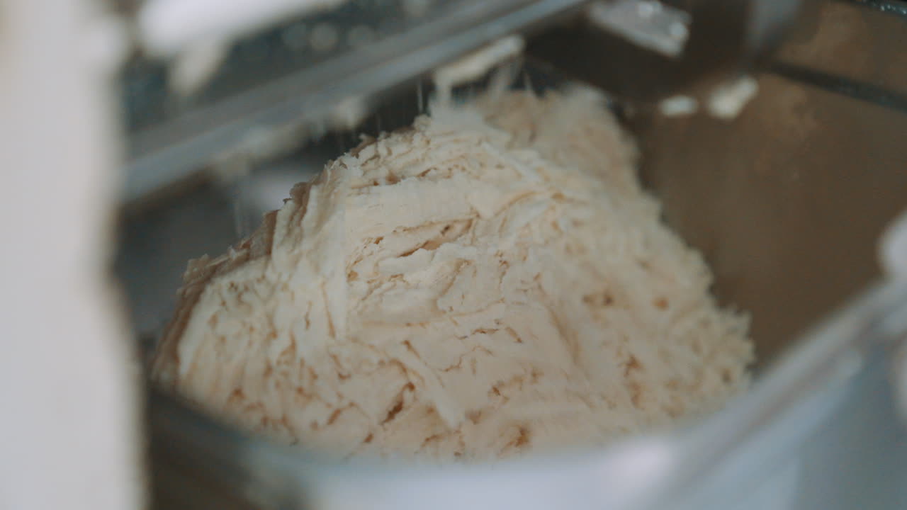 Grated Parmesan Cheese with Fine Texture, Professional Cheese Grating Machine