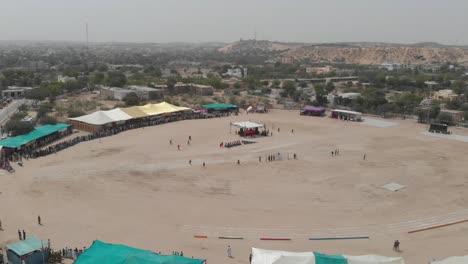 Vista-Aérea-Del-Festival-Anual-De-Thar-En-Mithi-Pakistán