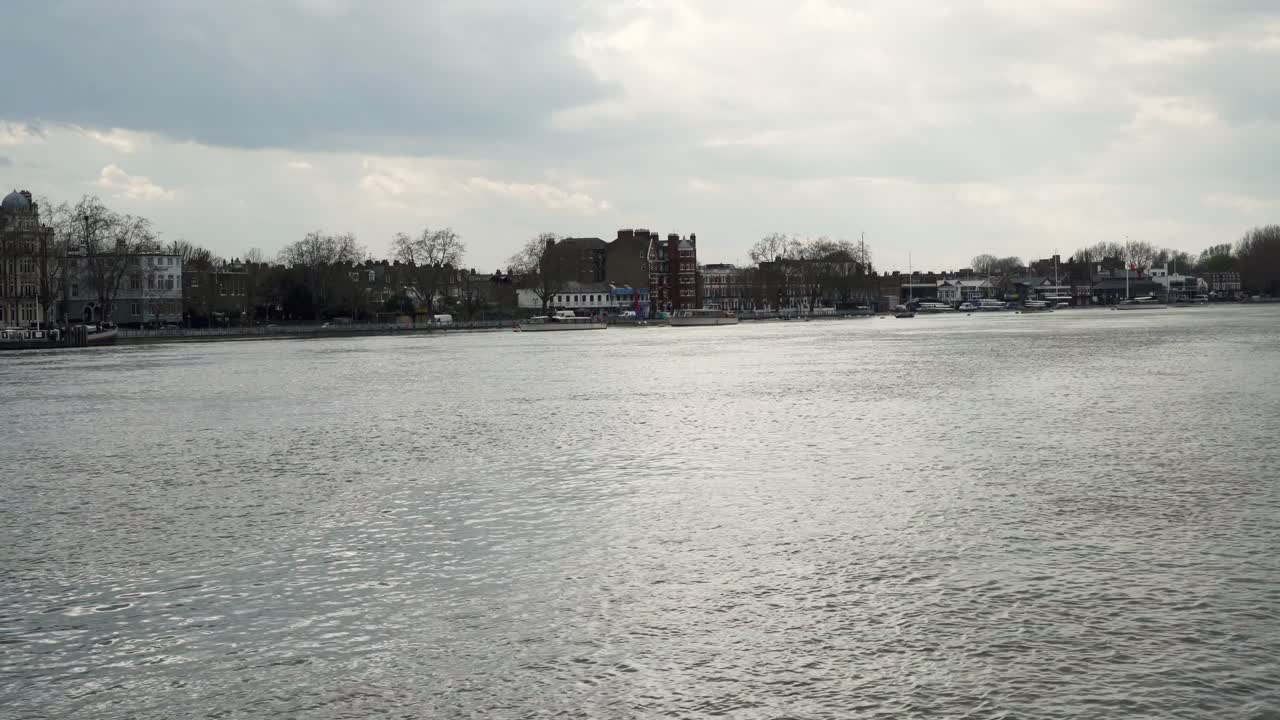 도시 환경의 게으른 강