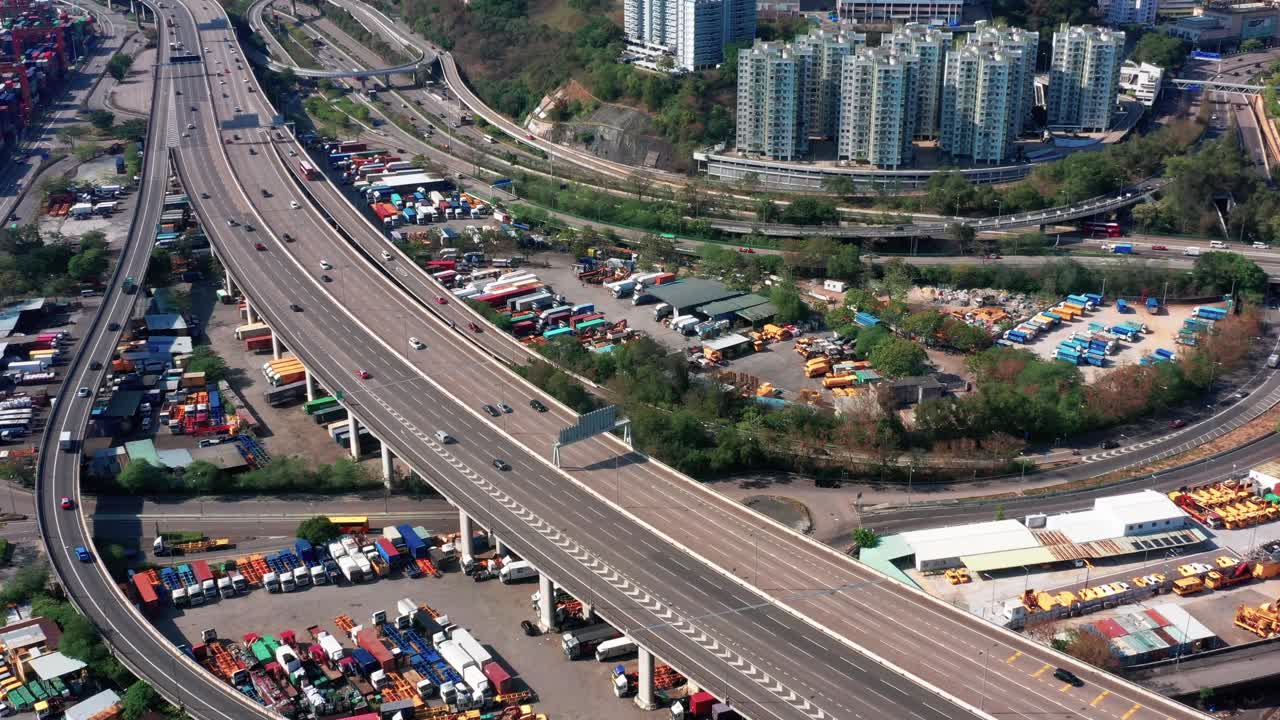 도시 경관이 보이는 청사완 지역으로 라이치콕 상공 저공비행