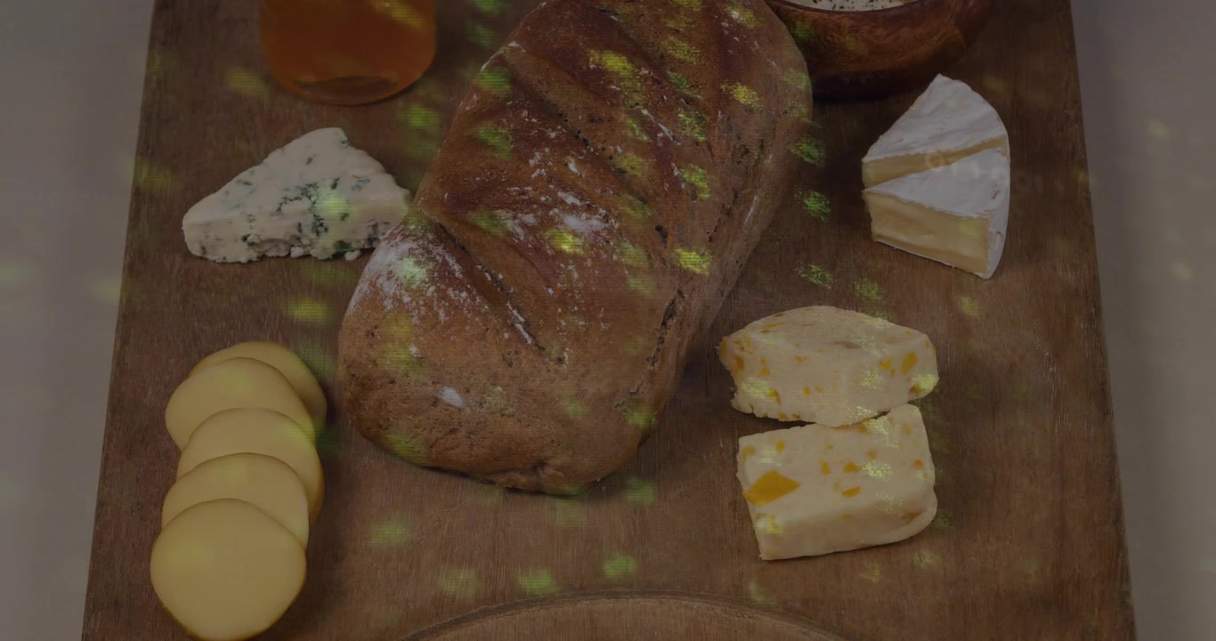 Sovrapposizione verde che si attiva al bordo, scansionando un pannello, alla deriva, pulsante, rivelando cibo per l'analisi.