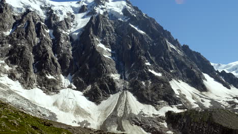 Imágenes-Cinematográficas-De-Montañas-En-Los-Alpes