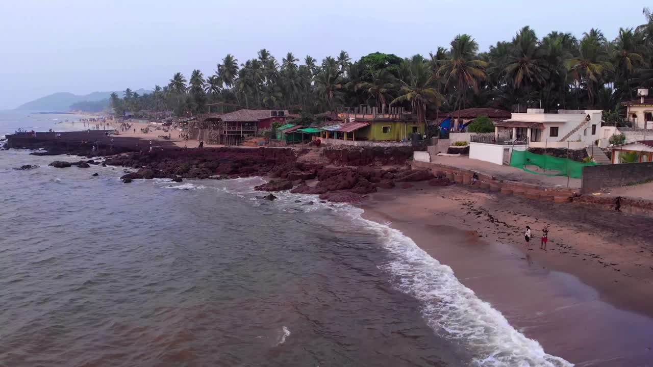 la playa de candolim está ubicada en el distrito de goa del norte en el estado de goa, en la india