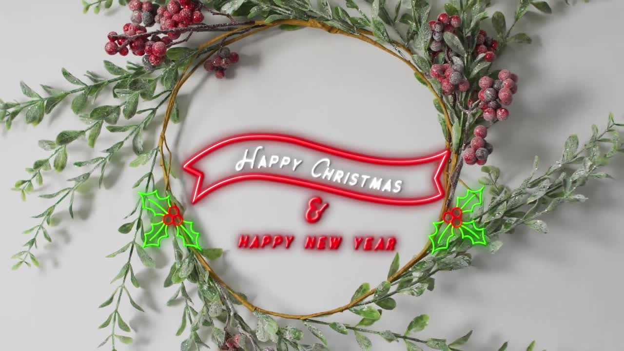 크리스마스 축하 및 새해 축하 네온 텍스트 배너 회색 표면에 꽃받침 장식