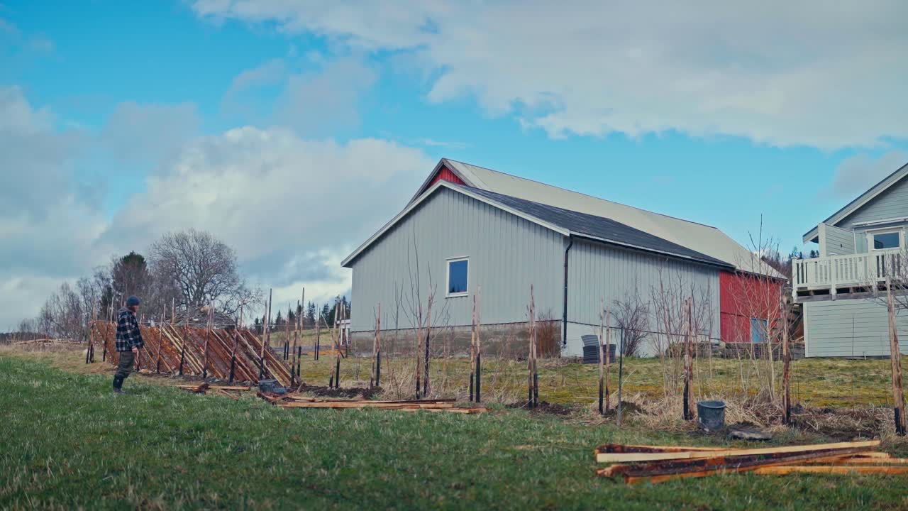 Man Building Traditional Fence (Skigard) In Norway - Timelapse