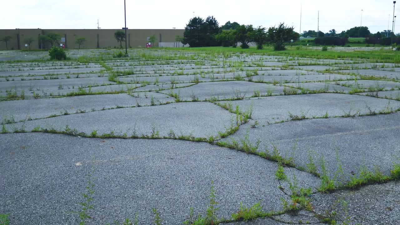 폐쇄된 매장을 위한 버려진 주차장