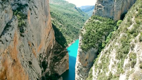 Rocas-Montañosas-De-Cataluña-España-Montaña