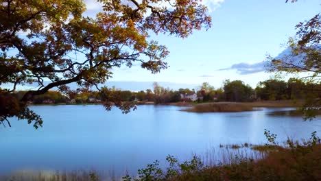 Moving-from-the-shore-out-to-the-water-in-the-fall-autumn