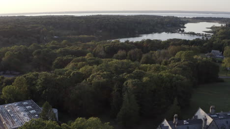 Schöner-Sonnenuntergang-über-Herrenhaus-In-Ländlicher-Umgebung