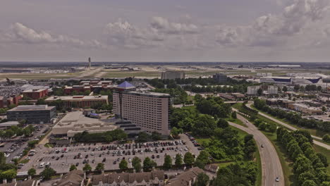 atlanta georgia aerial v945 drone flyover hapeville y college park capturando la sede de delta world y la carga del norte en el aeropuerto de atlanta hartsfield jackson durante el día - filmado con mavic 3 pro cine - mayo 2023