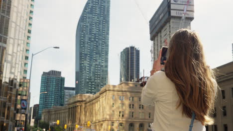 Young-girl-exploring-Toronto-with-phone