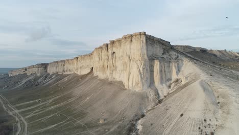 paisaje de montaña de acantilado blanco