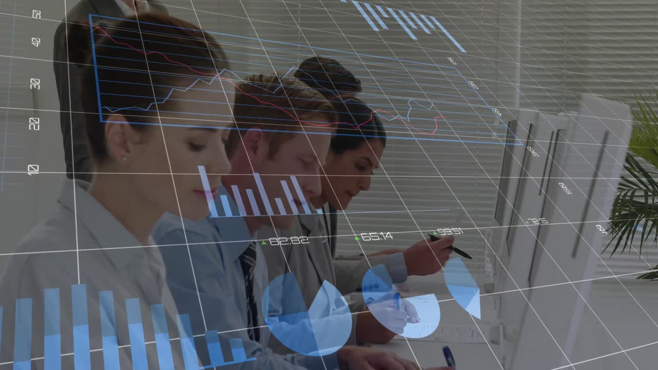 animación de gráficos, círculos de carga sobre diversas mujeres gerentes que toman comentarios de los empleados.