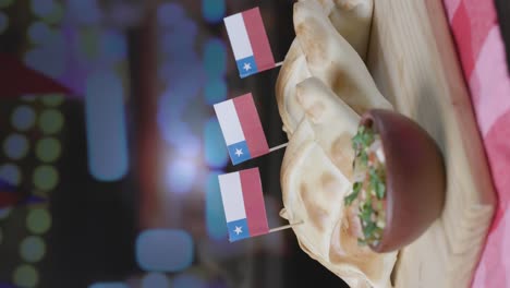 empanadas y pebre fiestas patrias chile vino vertical del patio trasero