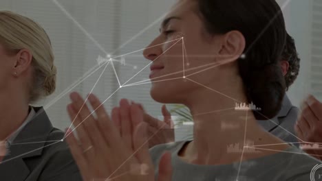 animación de la red de conexiones con el procesamiento de datos sobre diversas personas de negocios