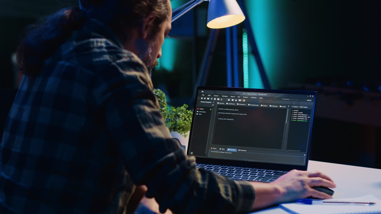 Self employed IT specialist working on fixing database errors from home