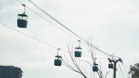 cabinas del teleférico en el zoológico de san diego