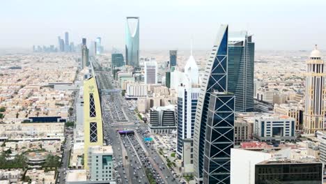 Drohnenaufnahme-Des-Handels--Und-Geschäftsviertels-Al-Olaya-In-Der-Stadt-Riad