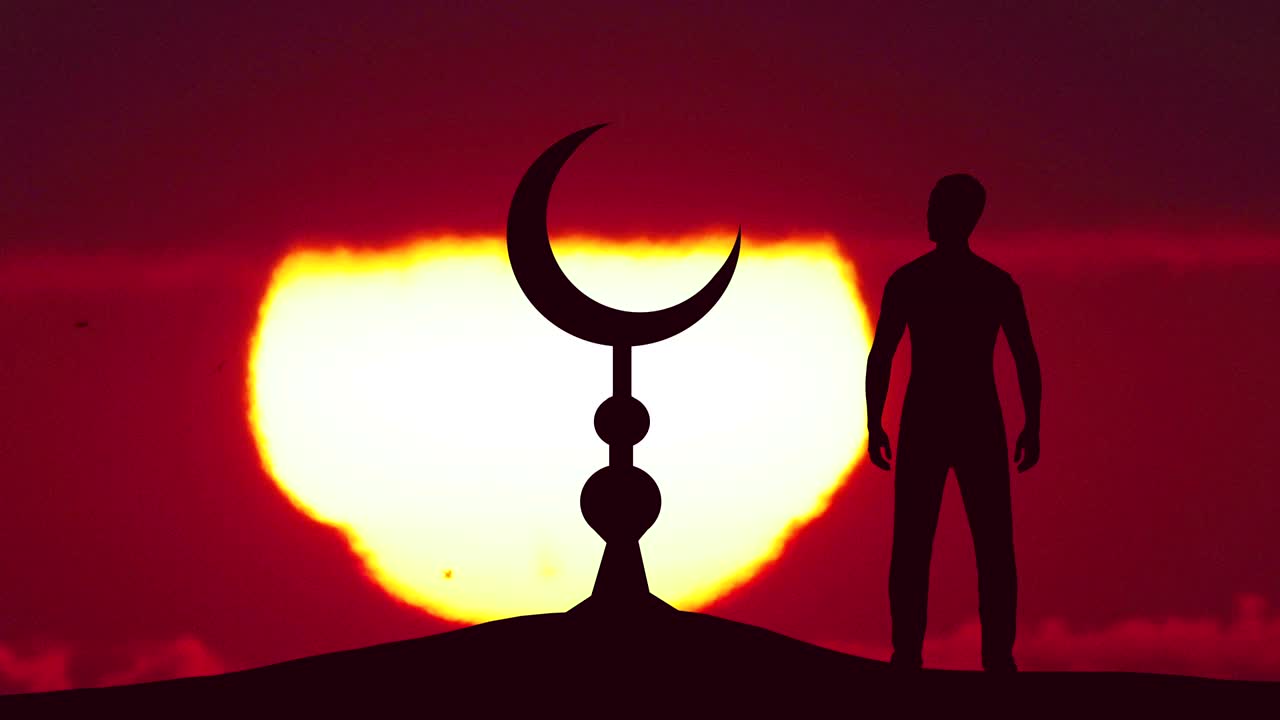 el hombre está cerca del símbolo del islam contra el fondo de la puesta de sol.
