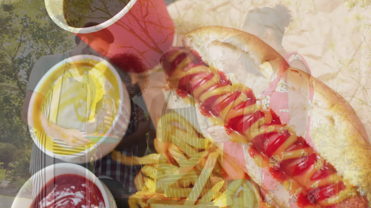 핫도그 위에서 바베큐를 하는 다양한 사람들의 애니메이션