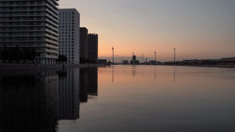 Blick-Auf-Den-Hafen-Von-Antwerpen-Bei-Sonnenuntergang