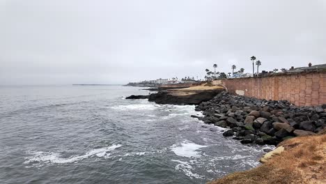 Sonnenuntergang-Klippen-Meereshöhle-In-San-Diego-Kalifornien-Wellen-Krachen-Gegen-Die-Felsen