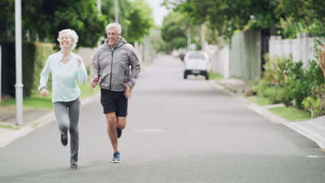 Fitness,-Laufen-Und-Glückliches-älteres-Paar