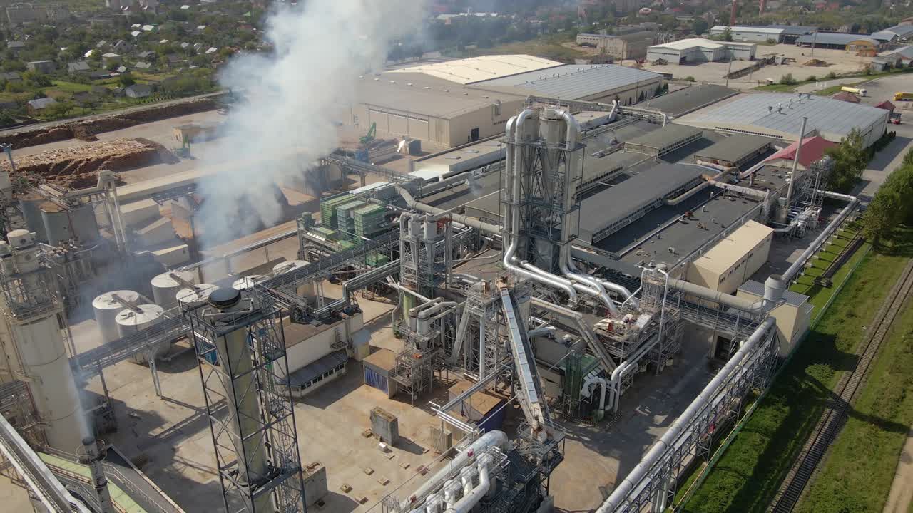 vista aérea de la fábrica con una alta estructura de fabricación de la planta. concepto global de producción y fabricación