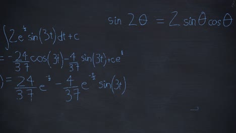 Mathematische-Gleichungen-Auf-Der-Tafel