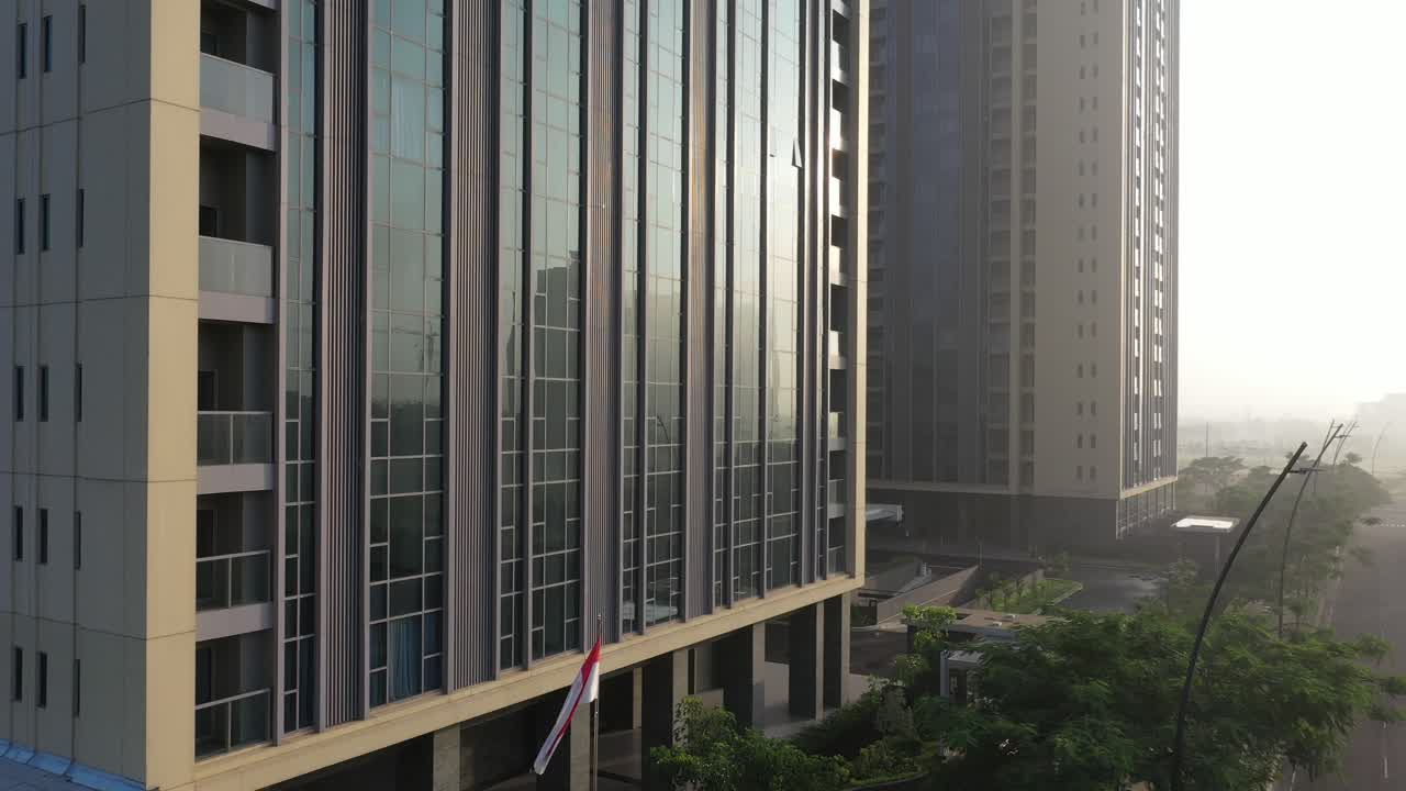 도시 에 있는 현대적 인 아파트 건물