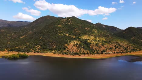 toma aérea del hotel vik, millahue, chile, uhd 4k