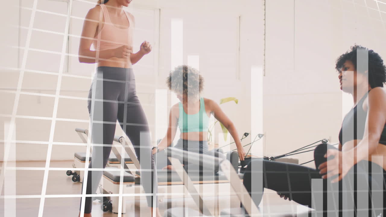 필라테스 장비로 운동하는 사람들의 피트니스 데이터 분석 애니메이션