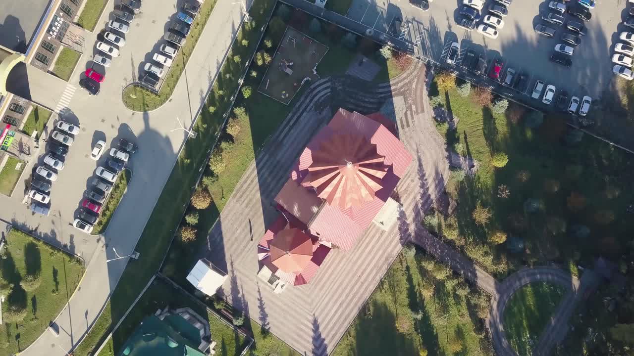 воздушный вид на церковь и окрестности