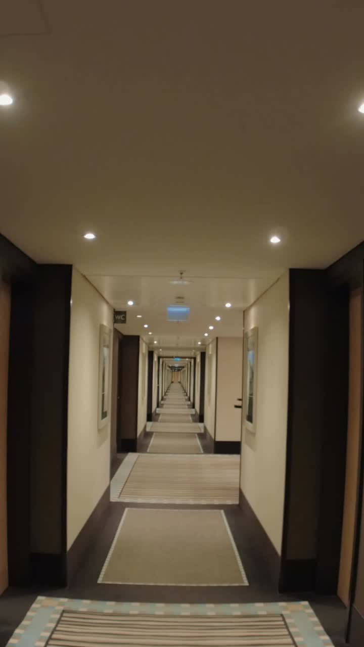 pasillo de un buque de crucero